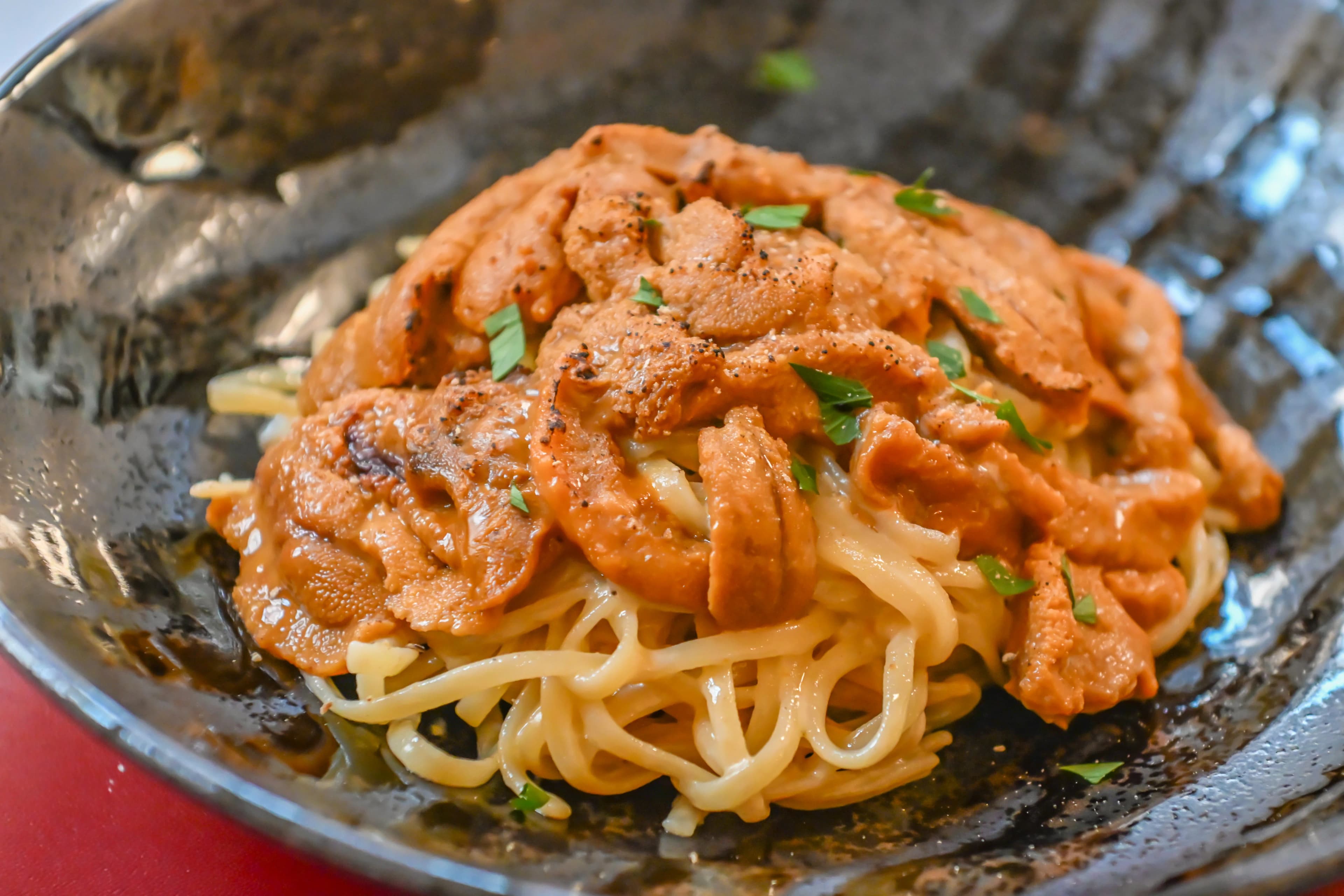 ウニをのせたパスタ